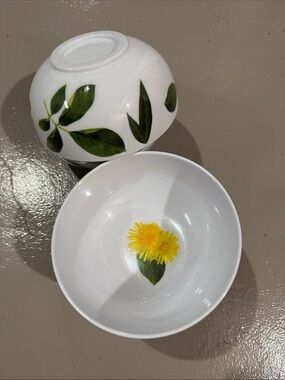 Kate Spade White Hard Plastic Bowl Set with Green Leaf and Yellow Flower Motif